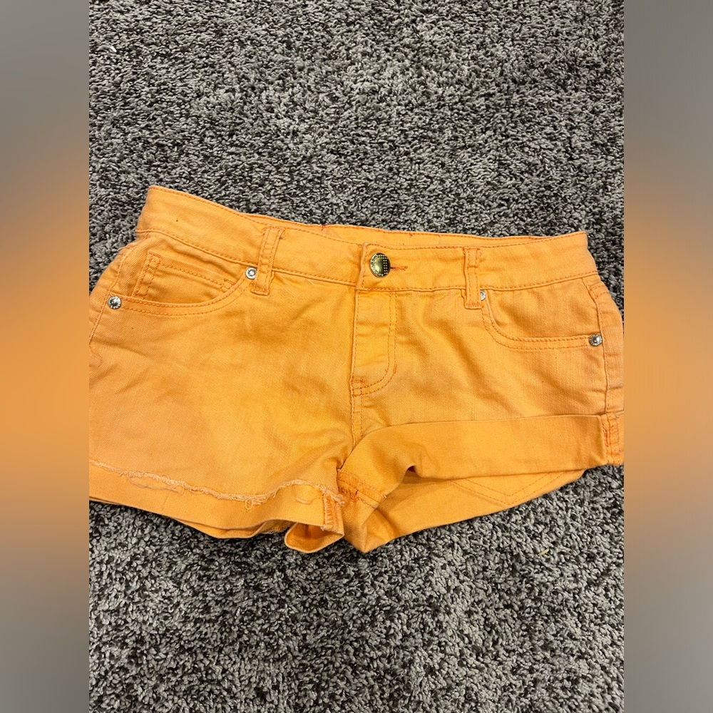 size 5 shorts not as orange as picture